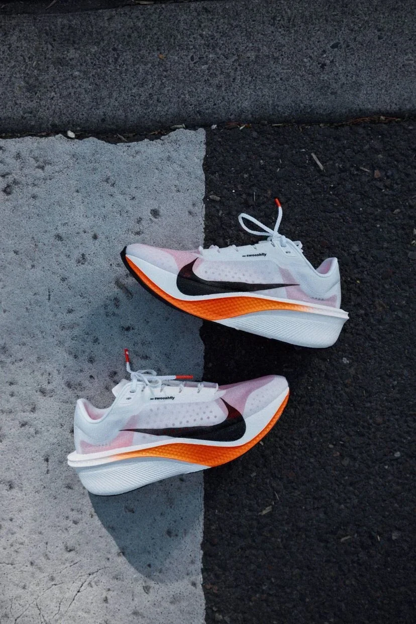 First Look Nike Swoosh Fly: Đột Phá Bọt SkyX Và Đĩa Carbon 5 Lớp Trợ Lực - Hình ảnh chính
